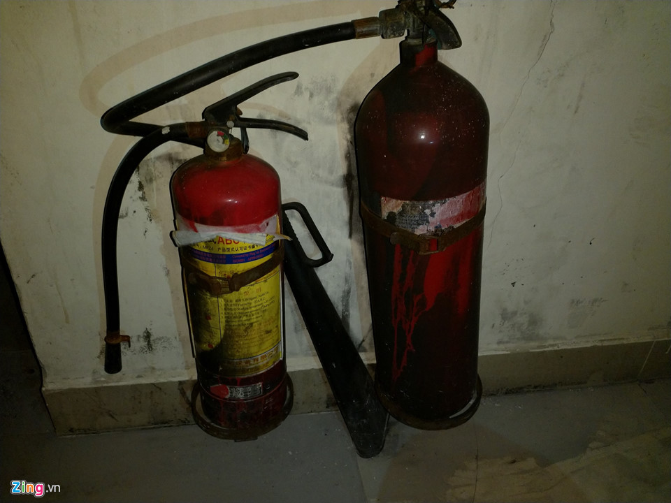 Những dấu bàn tay ám ảnh ở chung cư Carina 20 ngày sau thảm họa